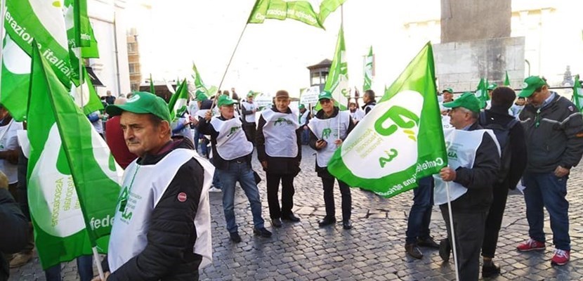 I pensionati CIA in piazza Montecitorio per chiedere l I pensionati CIA in piazza Montecitorio per chiedere l