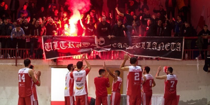 La festa della squadre e dei tifosi a fine partita La festa della squadre e dei tifosi a fine partita