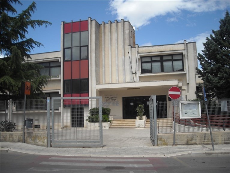 La scuola Dante Alighieri di Mottola La scuola Dante Alighieri di Mottola