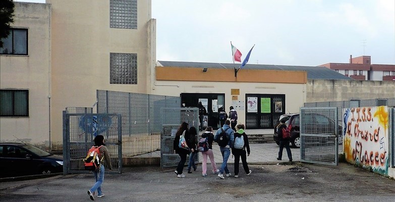 Il liceo classico di Castellaneta Il liceo classico di Castellaneta