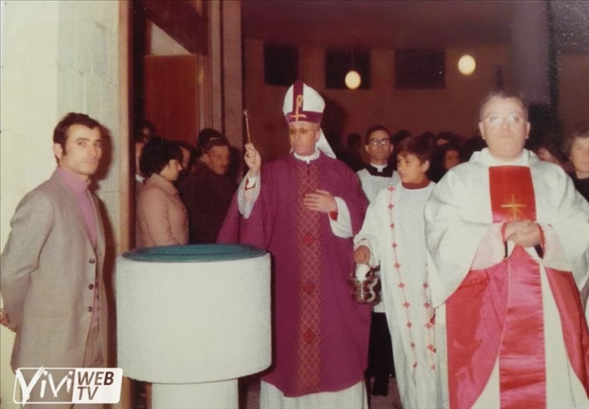 Don Antonio durante l'inaugurazione della parrocchia di San Francesco da Paola - 1972