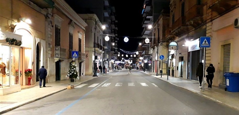 La zona pedonale natalizia nel centro storico