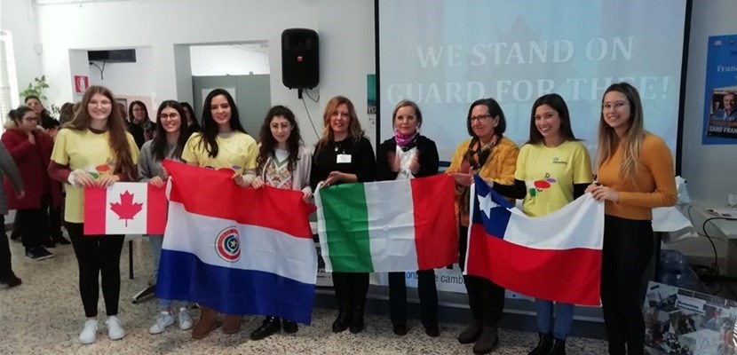 Le ragazze del progetto Intercultura Le ragazze del progetto Intercultura
