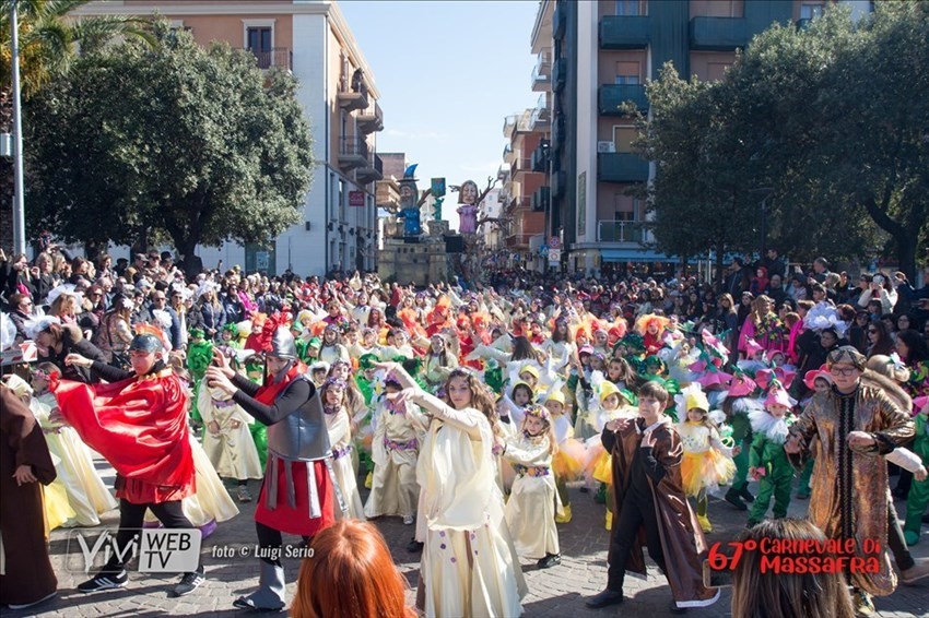 Sfilata degli istituti comprensivi e gruppi allegorici - 67° Carnevale di Massafra