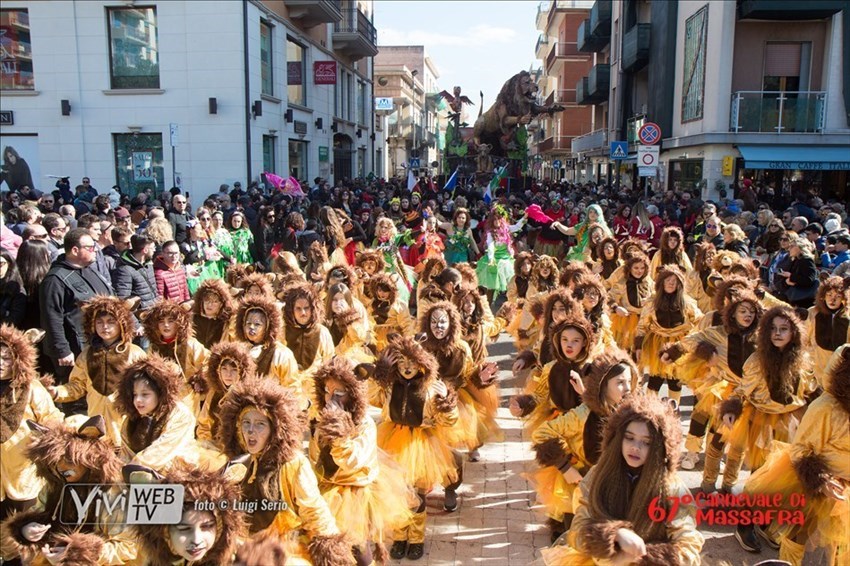 Sfilata degli istituti comprensivi e gruppi allegorici - 67° Carnevale di Massafra