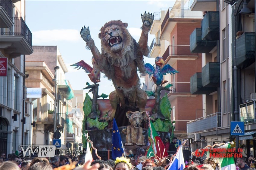 Sfilata degli istituti comprensivi e gruppi allegorici - 67° Carnevale di Massafra