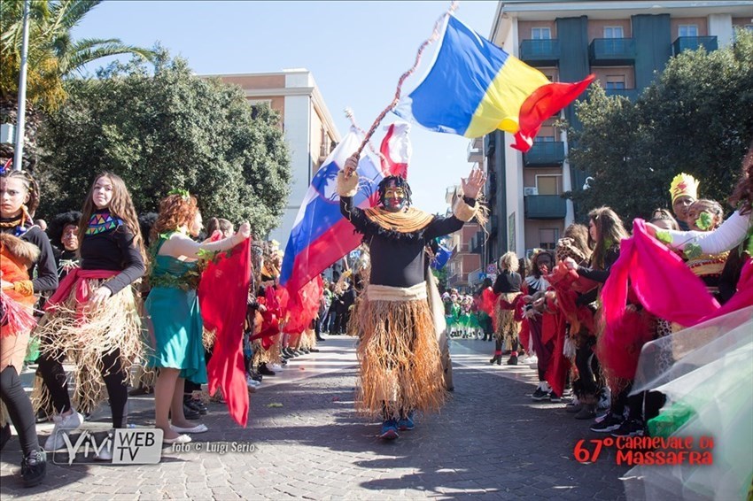 Sfilata degli istituti comprensivi e gruppi allegorici - 67° Carnevale di Massafra