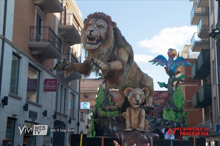 Sfilata degli istituti comprensivi e gruppi allegorici - 67° Carnevale di Massafra