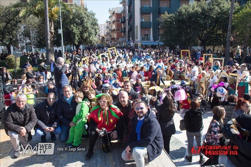 Sfilata degli istituti comprensivi e gruppi allegorici - 67° Carnevale di Massafra