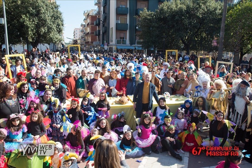 Sfilata degli istituti comprensivi e gruppi allegorici - 67° Carnevale di Massafra