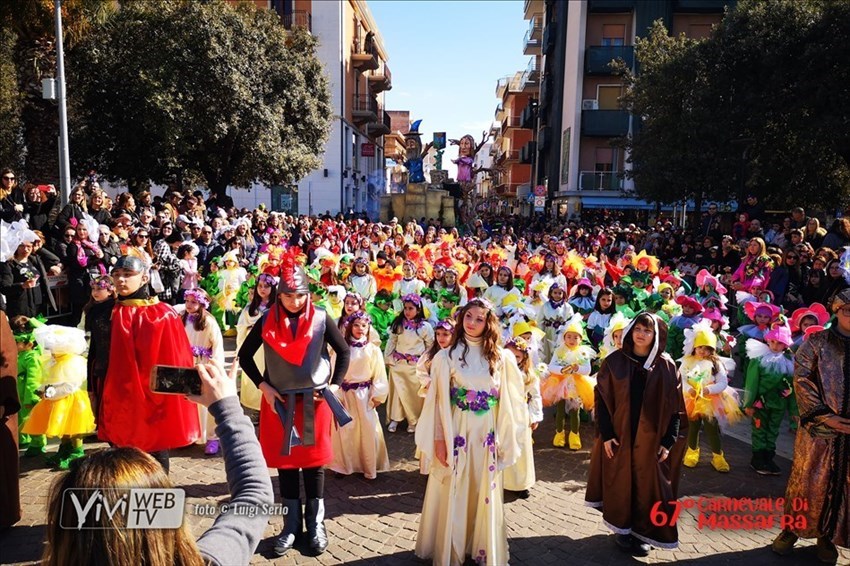 Sfilata degli istituti comprensivi e gruppi allegorici - 67° Carnevale di Massafra