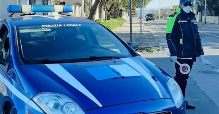#iorestoacasa: a Castellaneta fioccano controlli e denunce