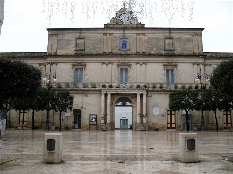 Il municipio di Mottola Il municipio di Mottola