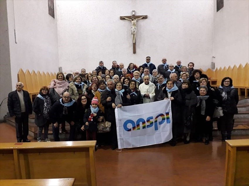 Al centro Don Nunzio Picaro con l'oratorio ANSPI Cuore Immacolato di Maria