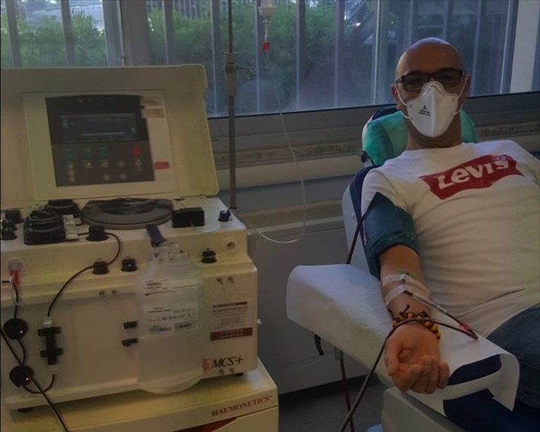 Il prelievo di plasma di Pino Gentile Il prelievo di plasma di Pino Gentile