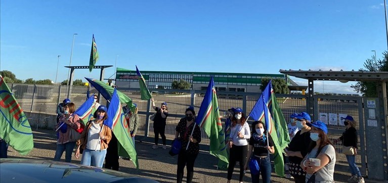 Sit-in delle lavoratrici del 15 giugno Sit-in delle lavoratrici del 15 giugno