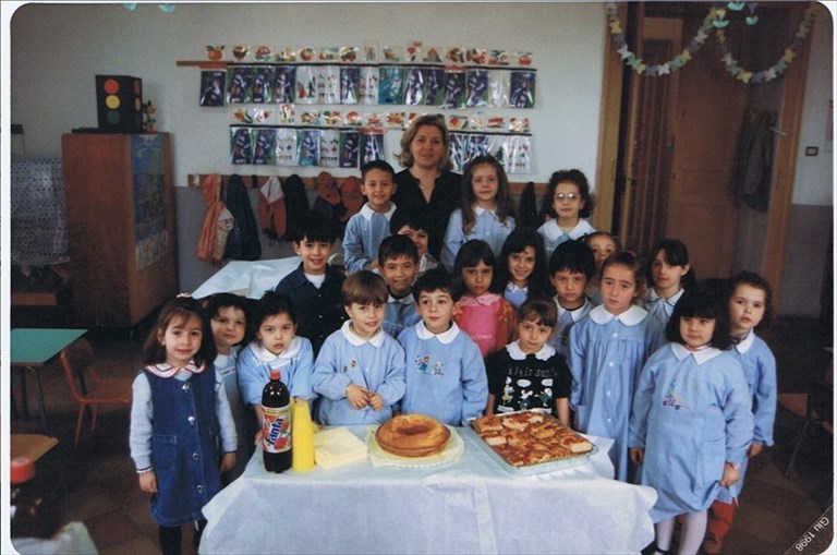 La maestra Francesca Greco e i suoi alunni La maestra Francesca Greco e i suoi alunni