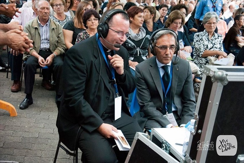 Don Oronzo Marraffa durante una diretta televisiva