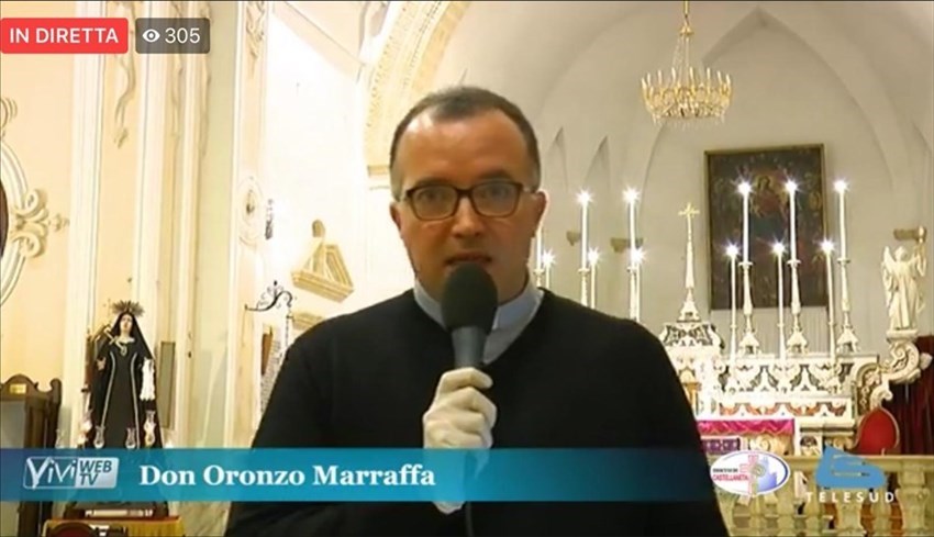 Don Oronzo Marraffa durante una diretta televisiva