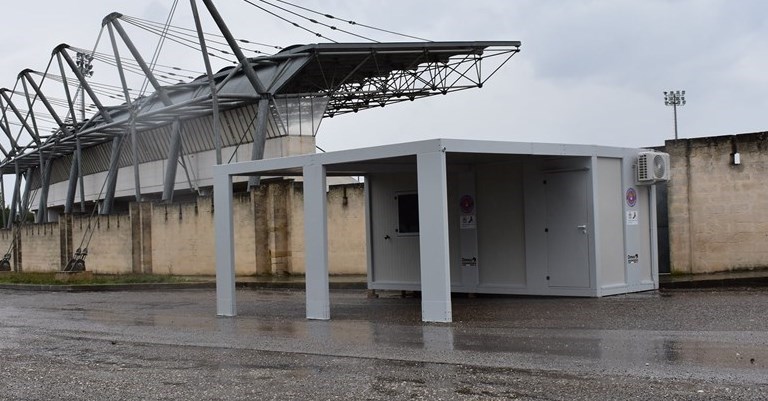 Tenda container con modalità "Drive Through" a Laterza Tenda container con modalità "Drive Through" a Laterza