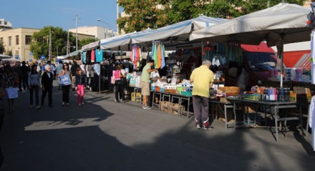 FESTIVITÀ NATALIZIE: IL MERCATO SI FARÀ DI MARTEDI FESTIVITÀ NATALIZIE: IL MERCATO SI FARÀ DI MARTEDI