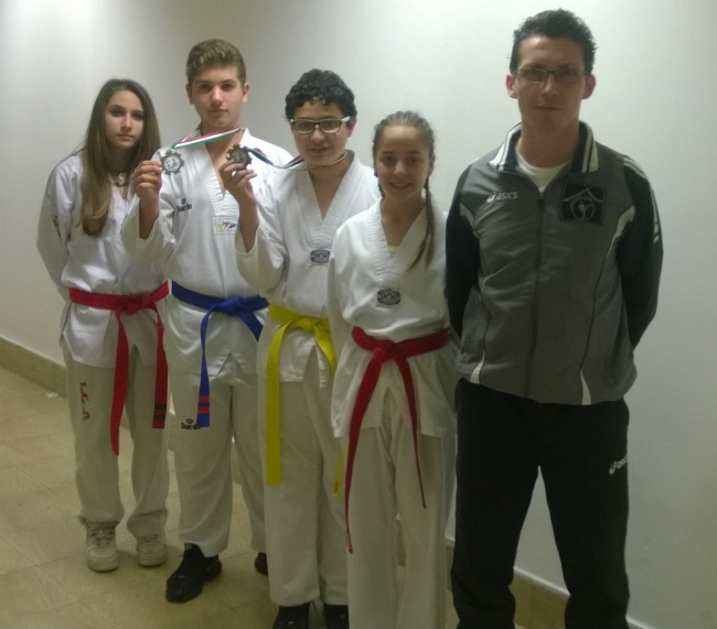 TAEKWONDO SCHOOL, HIRPINIA CUP: CONQUISTATI 2 ARGENTI ED 1 BRONZO TAEKWONDO SCHOOL, HIRPINIA CUP: CONQUISTATI 2 ARGENTI ED 1 BRONZO