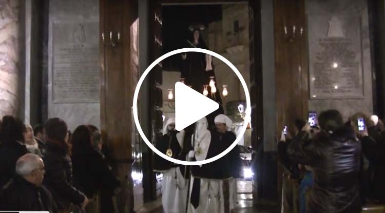 SETTIMANA SANTA 2018: L'EMOZIONANTE RITO DELLO "STABAT MATER"