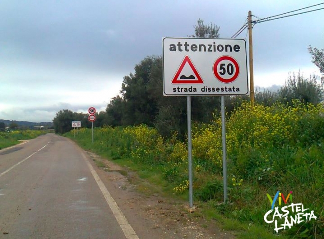 SP15: ATTENZIONE, STRADA DISSESTATA SP15: ATTENZIONE, STRADA DISSESTATA