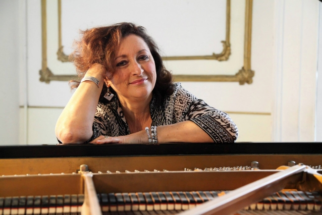 MUSICA E POESIA, VENERDI 30 MAGGIO A PALAZZO BARONALE MUSICA E POESIA, VENERDI 30 MAGGIO A PALAZZO BARONALE