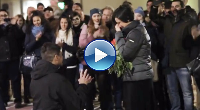 FLASHMOB IN PIAZZA PER UN MATRIMONIO "DA FAVOLA" [VIDEO]
