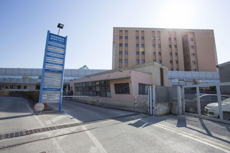 CARDIOLOGIA, PRIMO IMPIANTO DI DEFIBRILLATORE BIVENTRICOLARE CARDIOLOGIA, PRIMO IMPIANTO DI DEFIBRILLATORE BIVENTRICOLARE