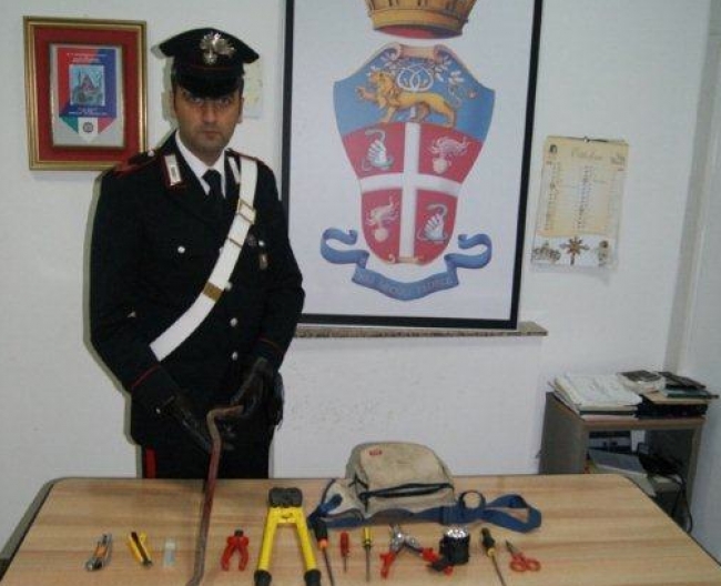 SORPRESI CON ARNESI DA SCASSO E RAME, DUE DENUNCIATI A LATERZA