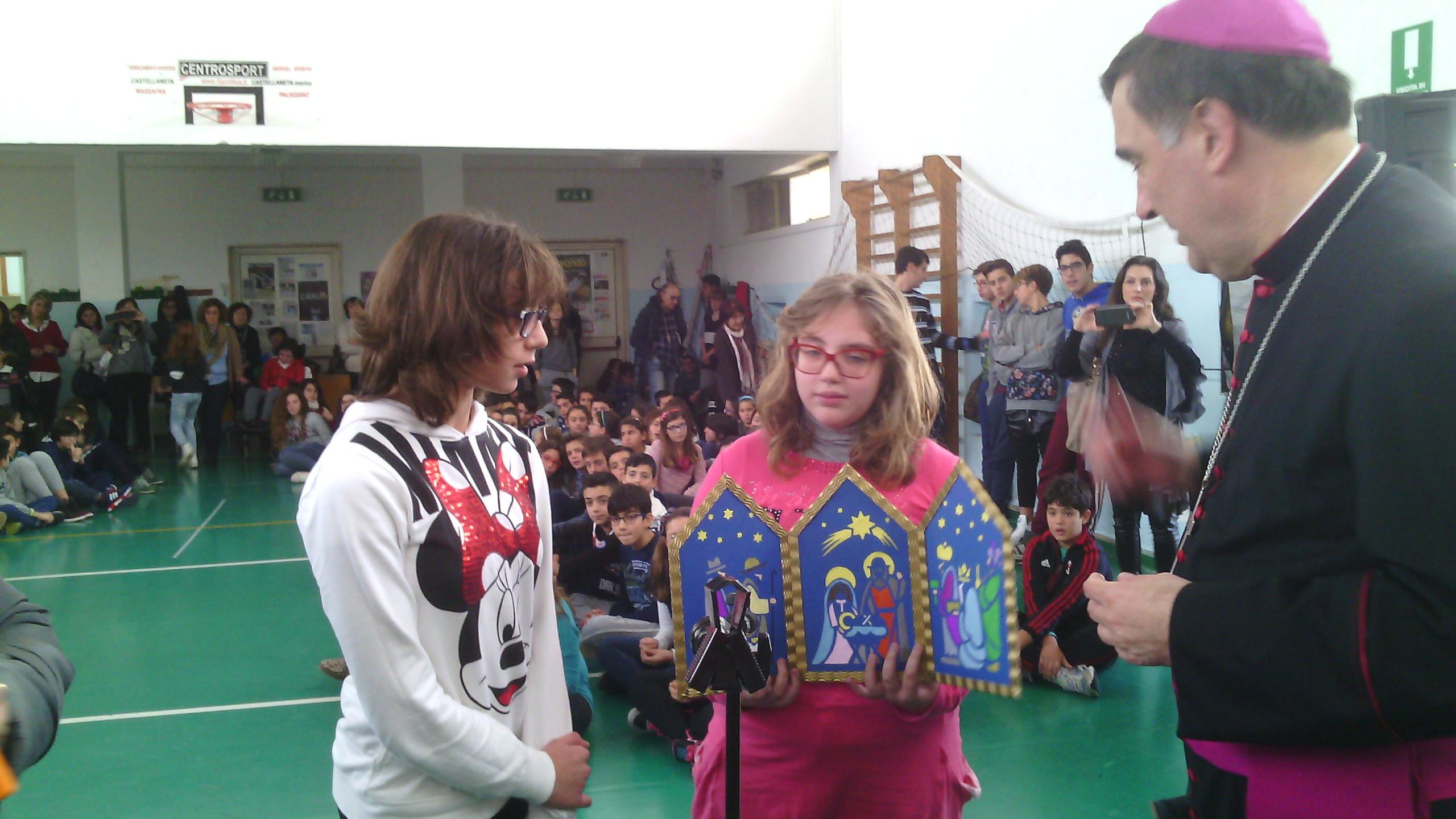 IL VESCOVO MANIAGO IN VISITA AGLI ALUNNI DELLE SCUOLE DI CASTELLANETA