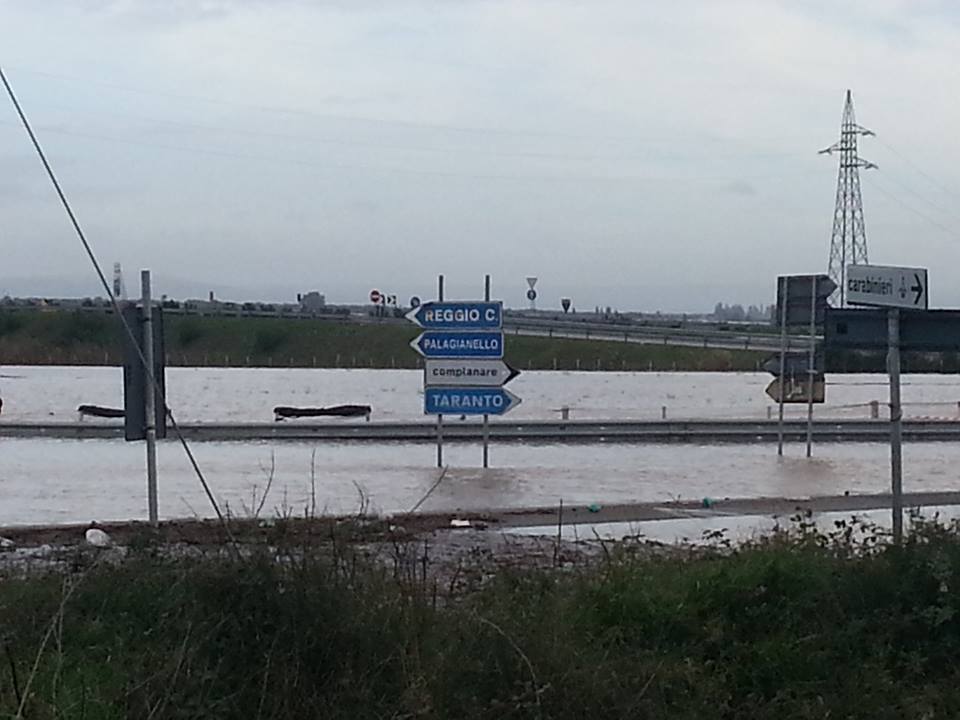 ALLUVIONE A CASTELLANETA MARINA, CASE IN PERICOLO