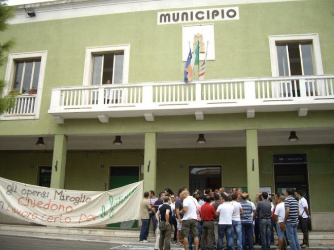 MIROGLIO, GINOSA SI RIPRENDE LO STABILIMENTO. E CASTELLANETA ASPETTA MIROGLIO, GINOSA SI RIPRENDE LO STABILIMENTO. E CASTELLANETA ASPETTA
