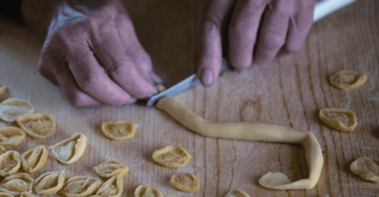 CASTELLANETA MARINA, LABORATORIO DI ORECCHIETTE E PASTA FRESCA CASTELLANETA MARINA, LABORATORIO DI ORECCHIETTE E PASTA FRESCA