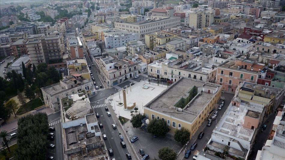 La città di Castellaneta dall La città di Castellaneta dall