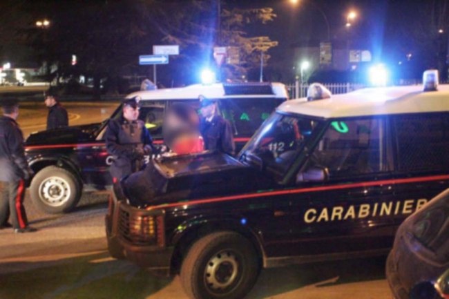 BLITZ NELLA NOTTE CON CANI ANTIDROGA ED ELICOTTERI