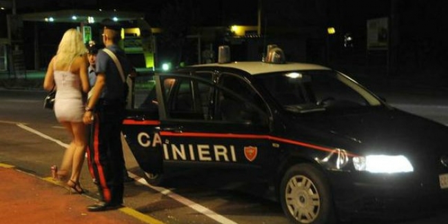 MASSAFRA, DUE PROSTITUTE SI ACCOLTELLANO E FINISCONO IN OSPEDALE MASSAFRA, DUE PROSTITUTE SI ACCOLTELLANO E FINISCONO IN OSPEDALE