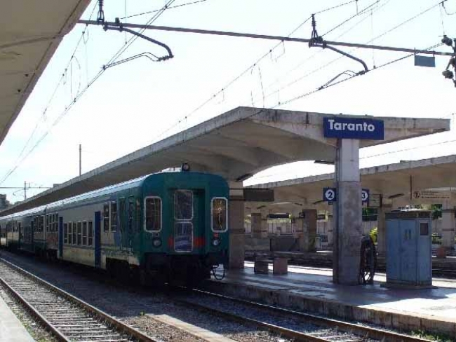 NUOVO TRENO INTERCITY DA TARANTO A REGGIO NUOVO TRENO INTERCITY DA TARANTO A REGGIO