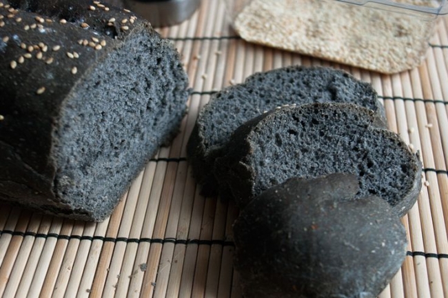 PANE, FOCACCE, PIZZE, CORNETTI... AL CARBONE VEGETALE! MA SARÀ COSÌ SALUTARE?