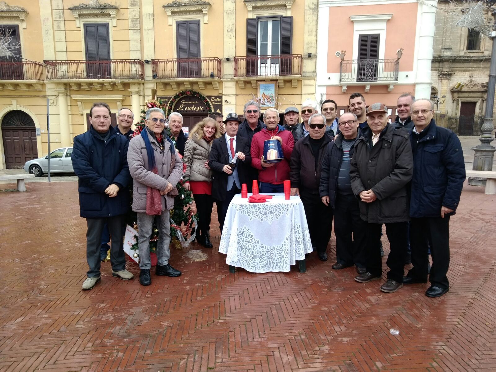 RACCOLTA GIOCATTOLI USATI IN PIAZZA GARIBALDI RACCOLTA GIOCATTOLI USATI IN PIAZZA GARIBALDI