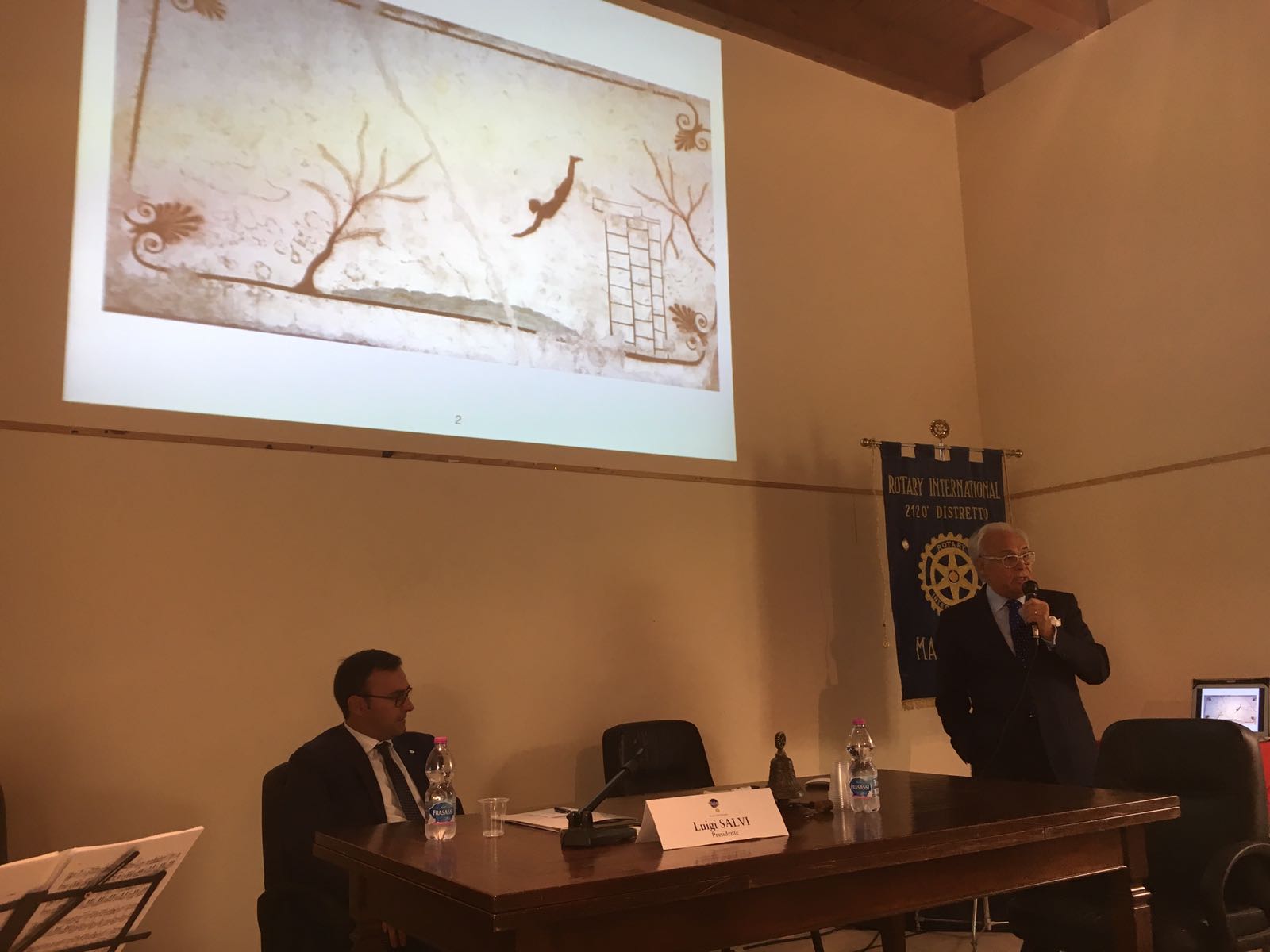 IL SIMPOSIO NELL’ANTICA GRECIA: UN VIAGGIO NEL TEMPO TRA ARTE E MUSICA IL SIMPOSIO NELL’ANTICA GRECIA: UN VIAGGIO NEL TEMPO TRA ARTE E MUSICA