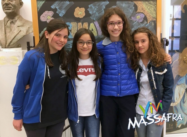 STUDENTESSE DELL’I.C. DE AMICIS MANZONI ALLA BOCCONI DI MILANO STUDENTESSE DELL’I.C. DE AMICIS MANZONI ALLA BOCCONI DI MILANO