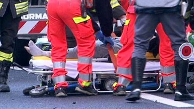 INCIDENTE SULLA STRADA CHE COLLEGA MASSAFRA A CRISPIANO INCIDENTE SULLA STRADA CHE COLLEGA MASSAFRA A CRISPIANO