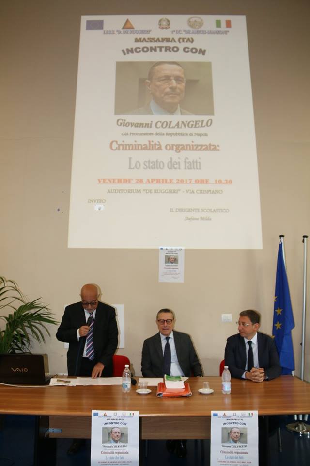 IL PROCURATORE GIOVANNI COLANGELO INCONTRA GLI STUDENTI DEL DE RUGGIERI E DEL DE AMICIS-MANZONI IL PROCURATORE GIOVANNI COLANGELO INCONTRA GLI STUDENTI DEL DE RUGGIERI E DEL DE AMICIS-MANZONI