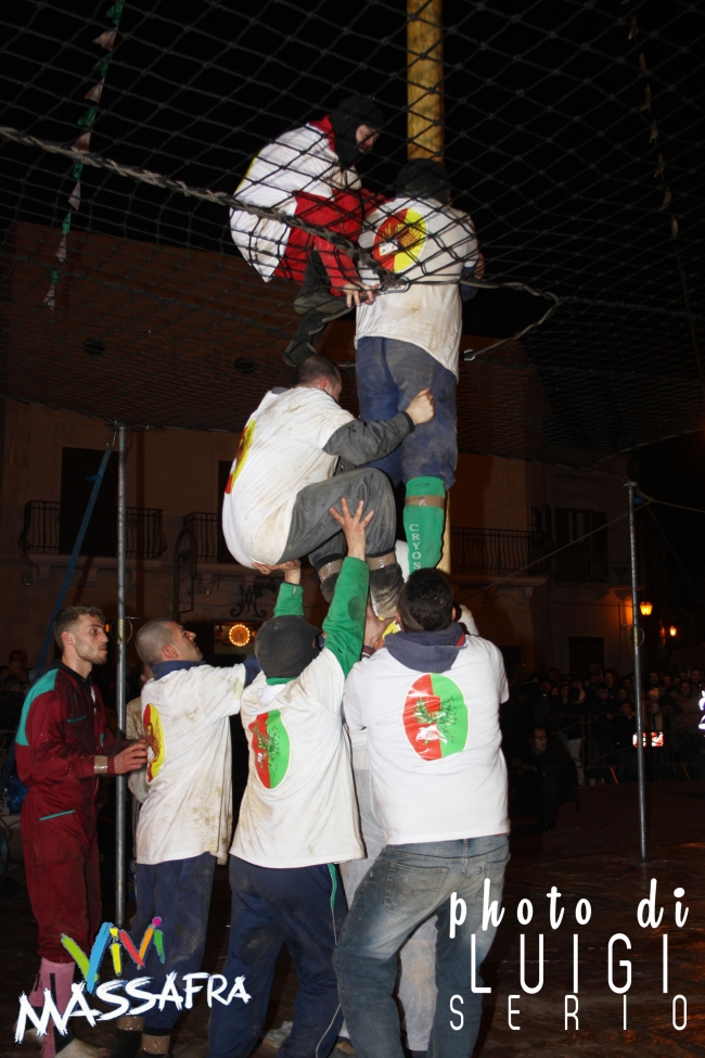 TUTTO PRONTO PER LA CUCCAGNA... IN PALIO TUTTO PRONTO PER LA CUCCAGNA... IN PALIO
