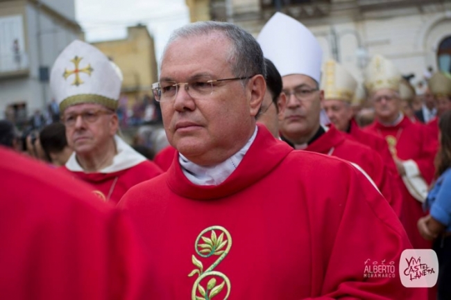 DON PEPPINO FAVALE È IL NUOVO VESCOVO DELLA DIOCESI DI CONVERSANO-MONOPOLI DON PEPPINO FAVALE È IL NUOVO VESCOVO DELLA DIOCESI DI CONVERSANO-MONOPOLI