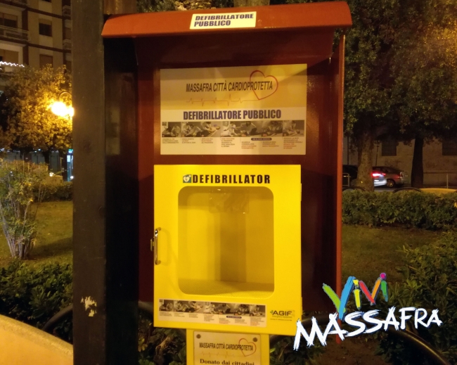 RUBATO IL DEFIBRILLATORE SEMIAUTOMATICO IN PIAZZA VITTORIO EMANUELE