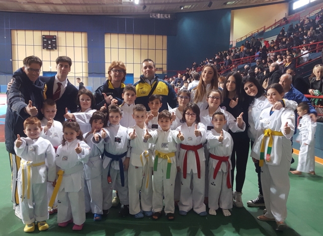 TERZO POSTO ASSOLUTO A SQUADRE CONQUISTATO AL PALAFLORIO DI BARI DAL TAEKWONDO MASSAFRA TERZO POSTO ASSOLUTO A SQUADRE CONQUISTATO AL PALAFLORIO DI BARI DAL TAEKWONDO MASSAFRA